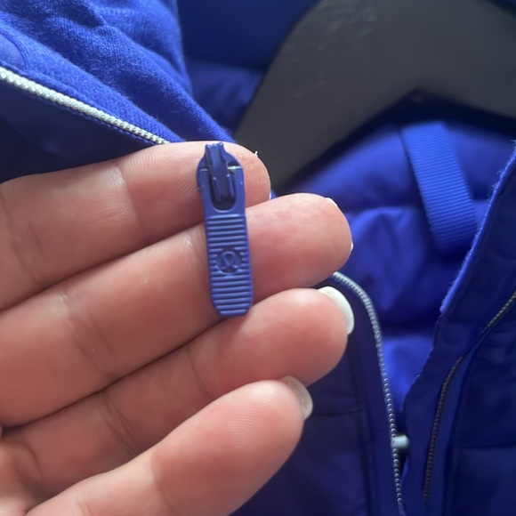 Lululemon jacket with hood - Picture 9 of 9